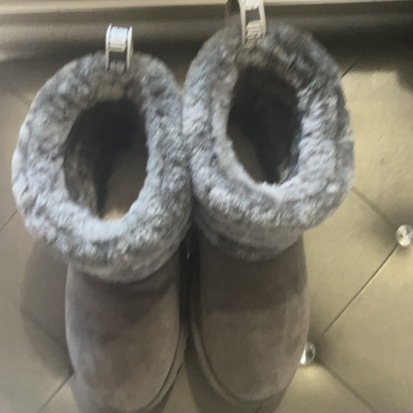 UGG boot - Picture 3 of 4